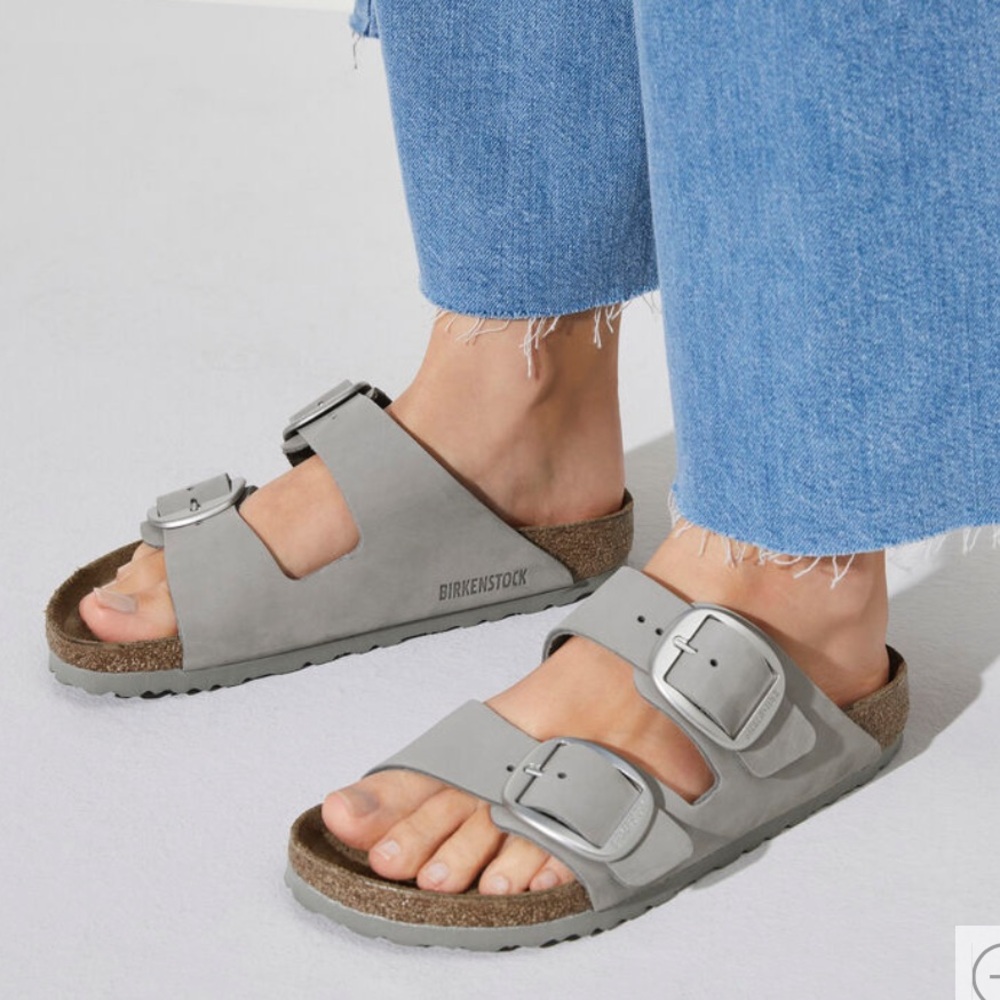 Arizona Big Buckle
Nubuck Leather
Dove Gray women size 36 US 6